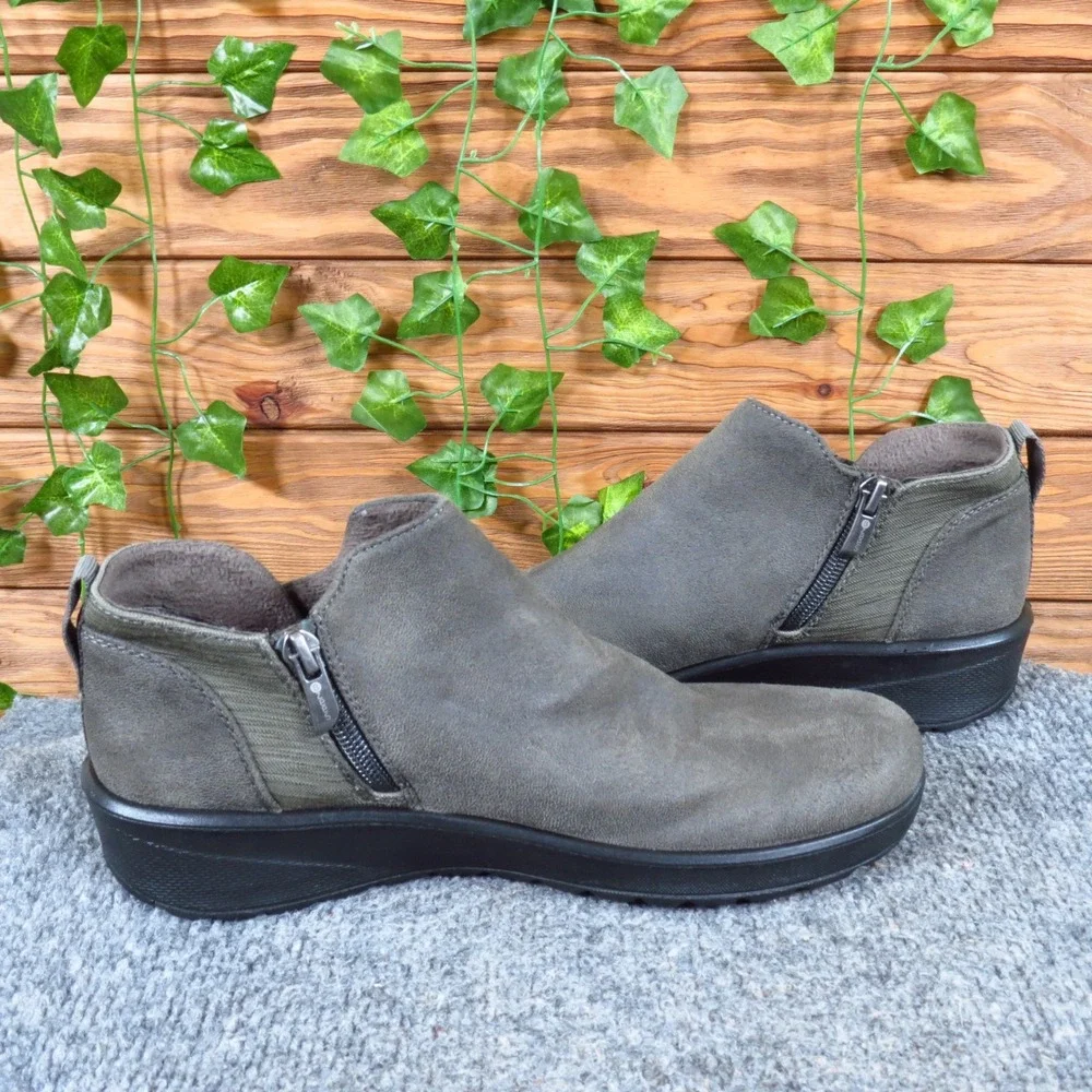 Bzees Get Together Women Ankle Bootie Size 8 Comfort Walking Gray Fabric